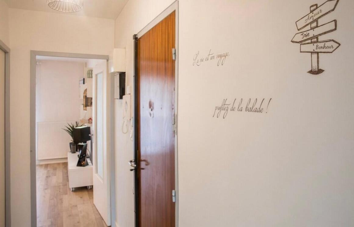 Charmant Appartement T1 Macon Exterior photo